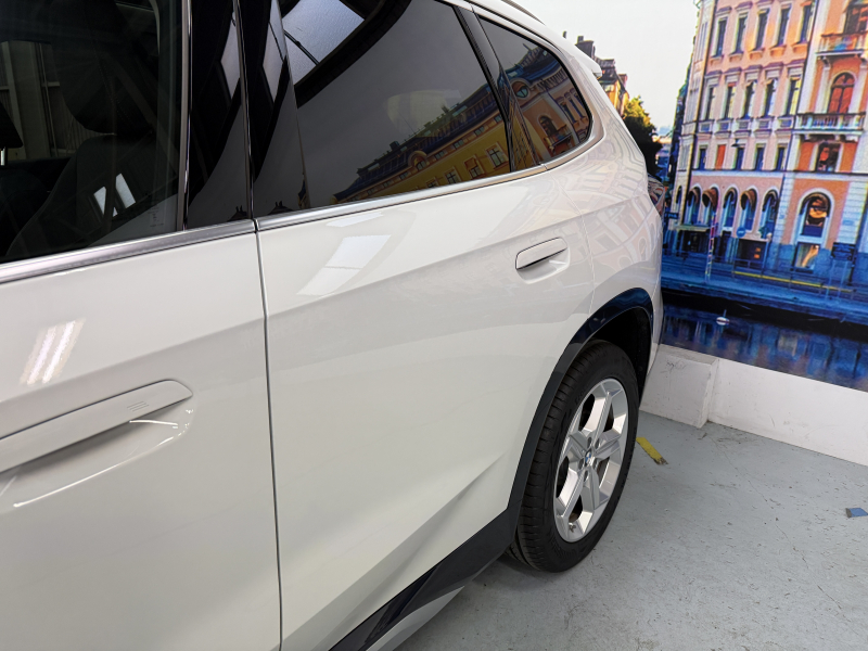 BMW X1 xドライブ20d xラインDCT 4WD　サンルーフ/黒レザー/ACC/ヘッドアップディスプレイ/ シートヒーター/電動シート/ 18インチAW/電動テールゲート /全周囲カメラ/ETC 中古車