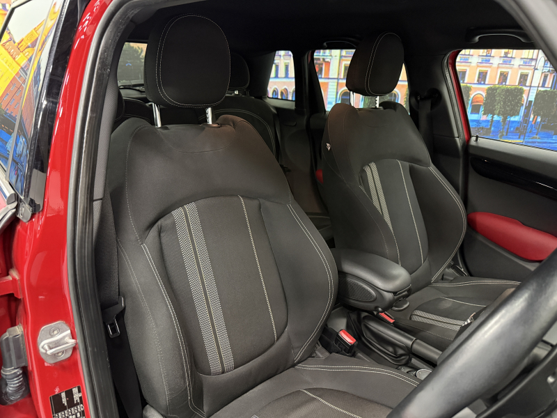 MINI(ミニ) ミニ クーパーS 5ドア　JCWパッケージ/純正ナビ/バックカメラ/パドルシフト/オートライト/オートエアコン/HUD/フォグライト/純正17インチAW/本革ステアリング 中古車