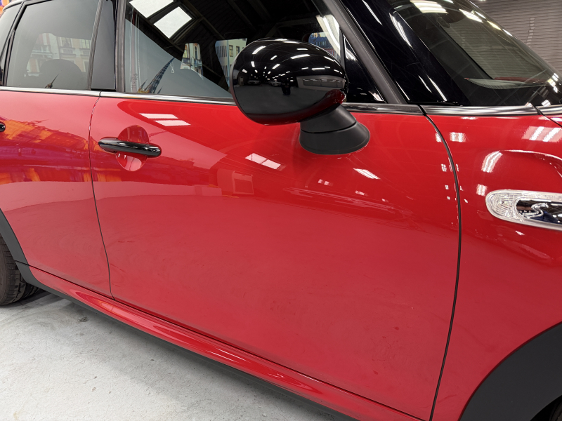 MINI(ミニ) ミニ クーパーS 5ドア　JCWパッケージ/純正ナビ/バックカメラ/パドルシフト/オートライト/オートエアコン/HUD/フォグライト/純正17インチAW/本革ステアリング 中古車