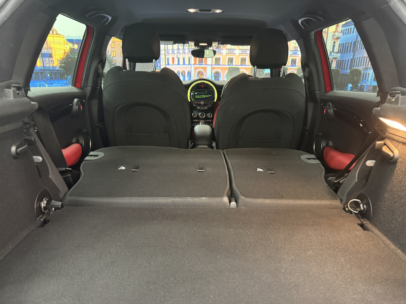 MINI(ミニ) ミニ クーパーS 5ドア　JCWパッケージ/純正ナビ/バックカメラ/パドルシフト/オートライト/オートエアコン/HUD/フォグライト/純正17インチAW/本革ステアリング 中古車