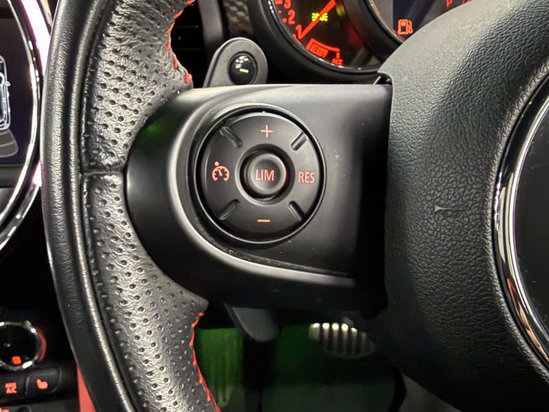 MINI(ミニ) ミニ クーパーS 5ドア　JCWパッケージ/純正ナビ/バックカメラ/パドルシフト/オートライト/オートエアコン/HUD/フォグライト/純正17インチAW/本革ステアリング 中古車