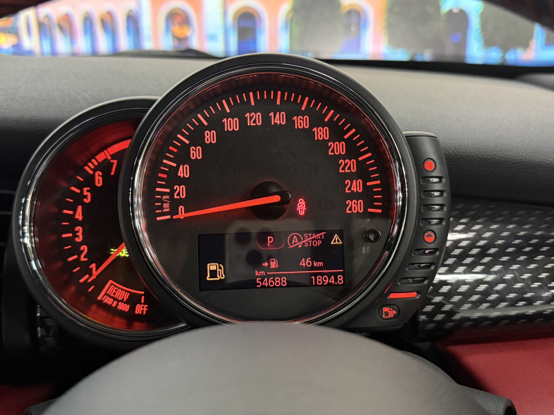 MINI(ミニ) ミニ クーパーS 5ドア　JCWパッケージ/純正ナビ/バックカメラ/パドルシフト/オートライト/オートエアコン/HUD/フォグライト/純正17インチAW/本革ステアリング 中古車