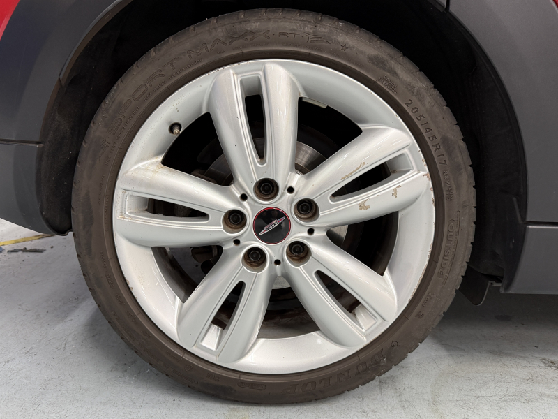 MINI(ミニ) ミニ クーパーS 5ドア　JCWパッケージ/純正ナビ/バックカメラ/パドルシフト/オートライト/オートエアコン/HUD/フォグライト/純正17インチAW/本革ステアリング 中古車