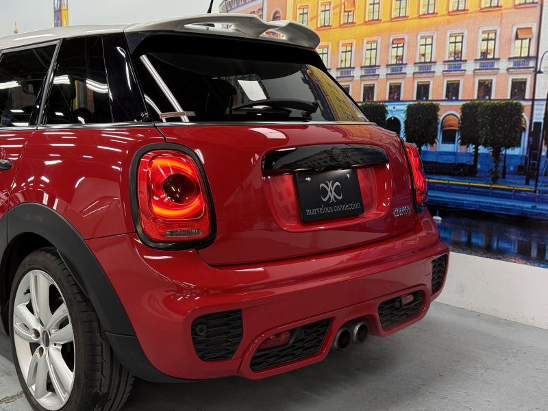 MINI(ミニ) ミニ クーパーS 5ドア　JCWパッケージ/純正ナビ/バックカメラ/パドルシフト/オートライト/オートエアコン/HUD/フォグライト/純正17インチAW/本革ステアリング 中古車