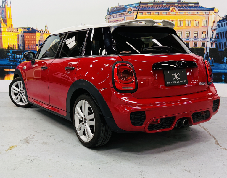 MINI(ミニ) ミニ クーパーS 5ドア　JCWパッケージ/純正ナビ/バックカメラ/パドルシフト/オートライト/オートエアコン/HUD/フォグライト/純正17インチAW/本革ステアリング 中古車