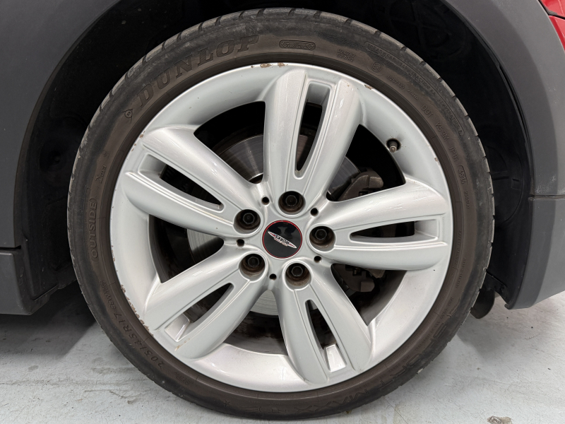 MINI(ミニ) ミニ クーパーS 5ドア　JCWパッケージ/純正ナビ/バックカメラ/パドルシフト/オートライト/オートエアコン/HUD/フォグライト/純正17インチAW/本革ステアリング 中古車