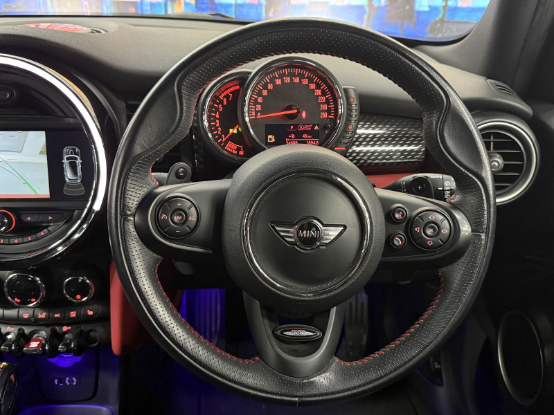 MINI(ミニ) ミニ クーパーS 5ドア　JCWパッケージ/純正ナビ/バックカメラ/パドルシフト/オートライト/オートエアコン/HUD/フォグライト/純正17インチAW/本革ステアリング 中古車