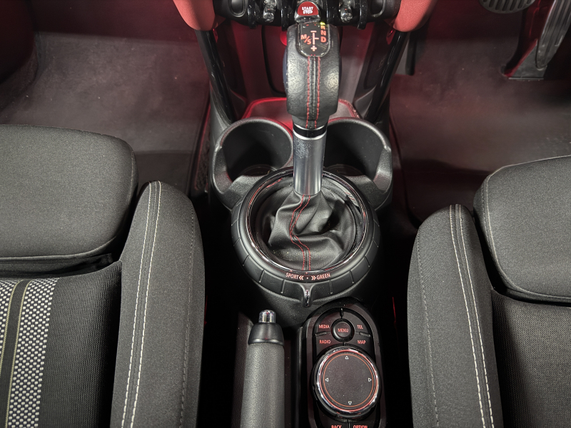 MINI(ミニ) ミニ クーパーS 5ドア　JCWパッケージ/純正ナビ/バックカメラ/パドルシフト/オートライト/オートエアコン/HUD/フォグライト/純正17インチAW/本革ステアリング 中古車