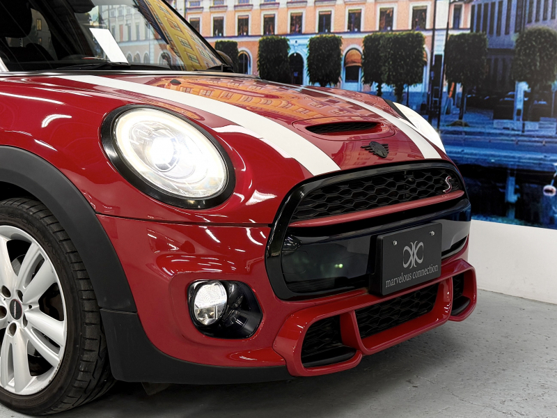 MINI(ミニ) ミニ クーパーS 5ドア　JCWパッケージ/純正ナビ/バックカメラ/パドルシフト/オートライト/オートエアコン/HUD/フォグライト/純正17インチAW/本革ステアリング 中古車