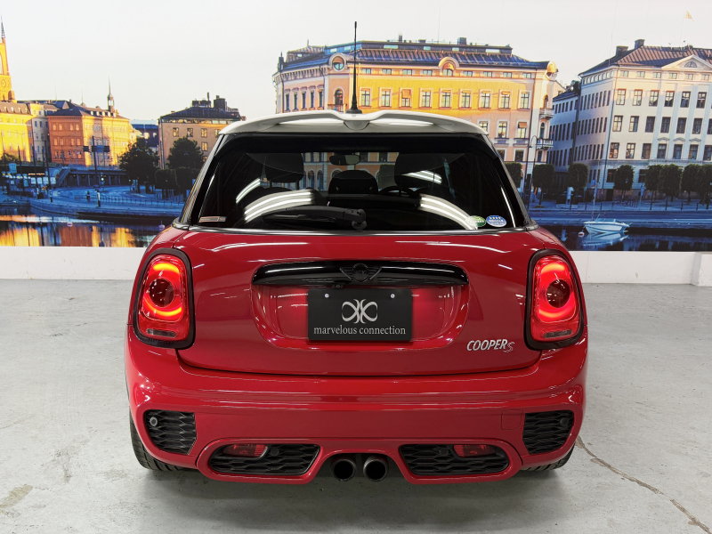 MINI(ミニ) ミニ クーパーS 5ドア　JCWパッケージ/純正ナビ/バックカメラ/パドルシフト/オートライト/オートエアコン/HUD/フォグライト/純正17インチAW/本革ステアリング 中古車