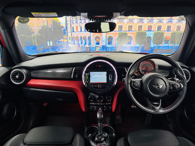 MINI(ミニ) ミニ クーパーS 5ドア　JCWパッケージ/純正ナビ/バックカメラ/パドルシフト/オートライト/オートエアコン/HUD/フォグライト/純正17インチAW/本革ステアリング 中古車