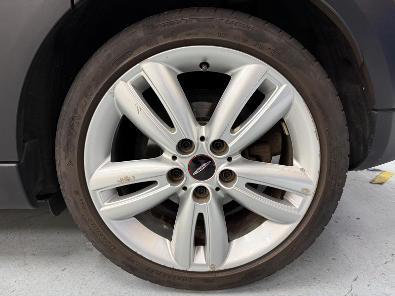 MINI(ミニ) ミニ クーパーS 5ドア　JCWパッケージ/純正ナビ/バックカメラ/パドルシフト/オートライト/オートエアコン/HUD/フォグライト/純正17インチAW/本革ステアリング 中古車