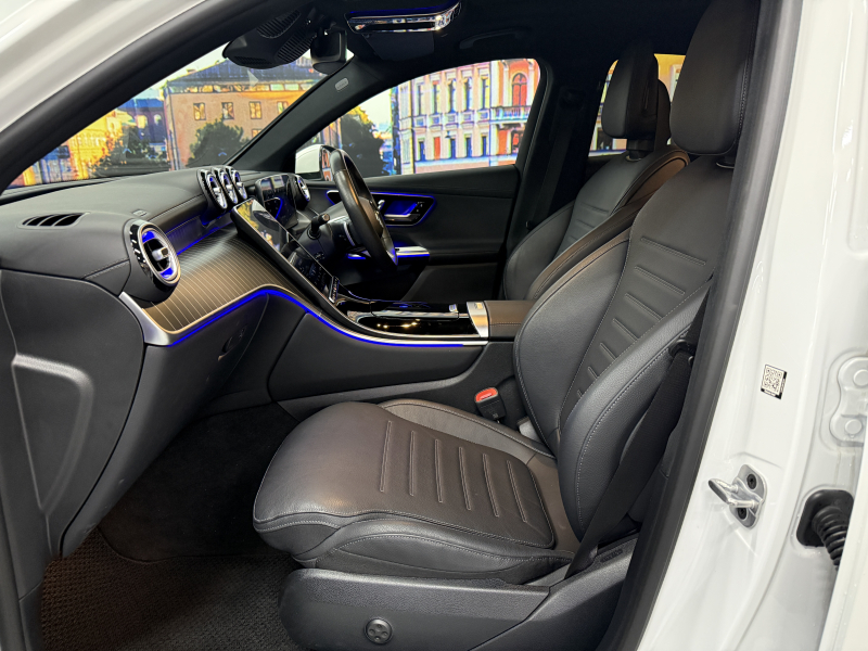 メルセデスベンツ GLCクーペ GLCクーペ220d 4MATIC(ISG)AMG-L MP202401　サンルーフ/レザーエクスクルーシブパッケージ/ブルメスター/AMGラインパッケージ/AppleCarPlay/ヘッドアップディスプレイ/アダプティブクルーズコントロール/ブラインドスポットモニタ/シートヒーター/パワーシート 中古車