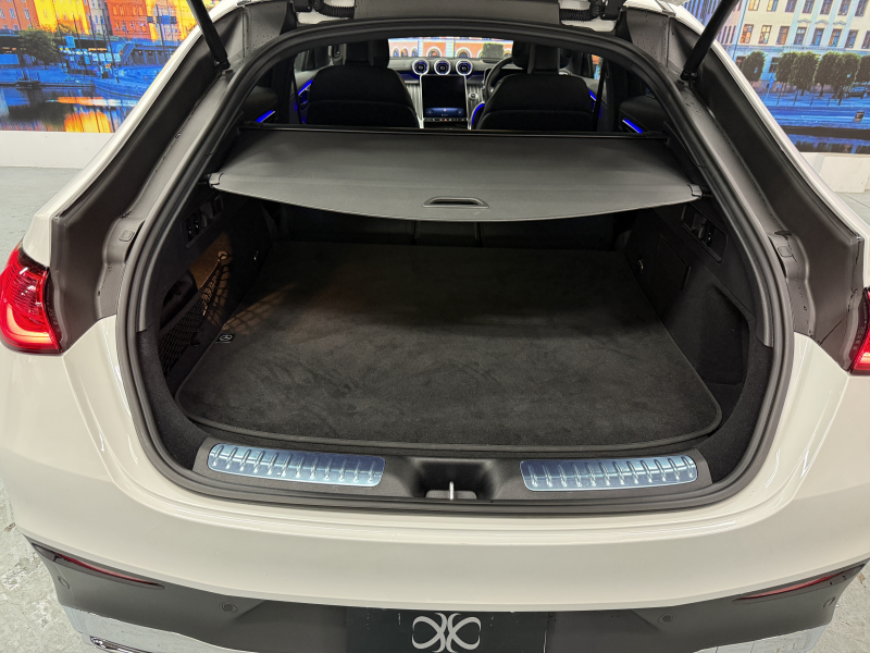 メルセデスベンツ GLCクーペ GLCクーペ220d 4MATIC(ISG)AMG-L MP202401　サンルーフ/レザーエクスクルーシブパッケージ/ブルメスター/AMGラインパッケージ/AppleCarPlay/ヘッドアップディスプレイ/アダプティブクルーズコントロール/ブラインドスポットモニタ/シートヒーター/パワーシート 中古車