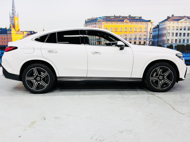 メルセデスベンツ GLCクーペ GLCクーペ220d 4MATIC(ISG)AMG-L MP202401　サンルーフ/レザーエクスクルーシブパッケージ/ブルメスター/AMGラインパッケージ/AppleCarPlay/ヘッドアップディスプレイ/アダプティブクルーズコントロール/ブラインドスポットモニタ/シートヒーター/パワーシート 中古車