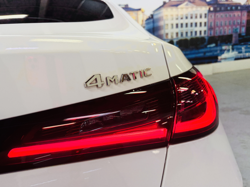 メルセデスベンツ GLCクーペ GLCクーペ220d 4MATIC(ISG)AMG-L MP202401　サンルーフ/レザーエクスクルーシブパッケージ/ブルメスター/AMGラインパッケージ/AppleCarPlay/ヘッドアップディスプレイ/アダプティブクルーズコントロール/ブラインドスポットモニタ/シートヒーター/パワーシート 中古車