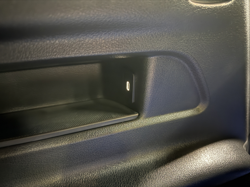 メルセデスベンツ GLB 200d 4MATIC AMGラインPKG 4WD 中古車