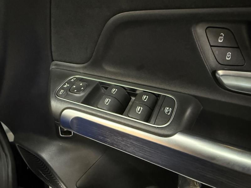 メルセデスベンツ GLB 200d 4MATIC AMGラインPKG 4WD 中古車