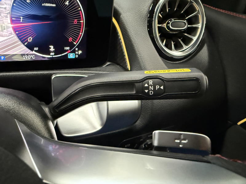 メルセデスベンツ GLB 200d 4MATIC AMGラインPKG 4WD 中古車