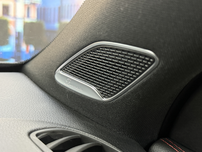 メルセデスベンツ GLB 200d 4MATIC AMGラインPKG 4WD 中古車