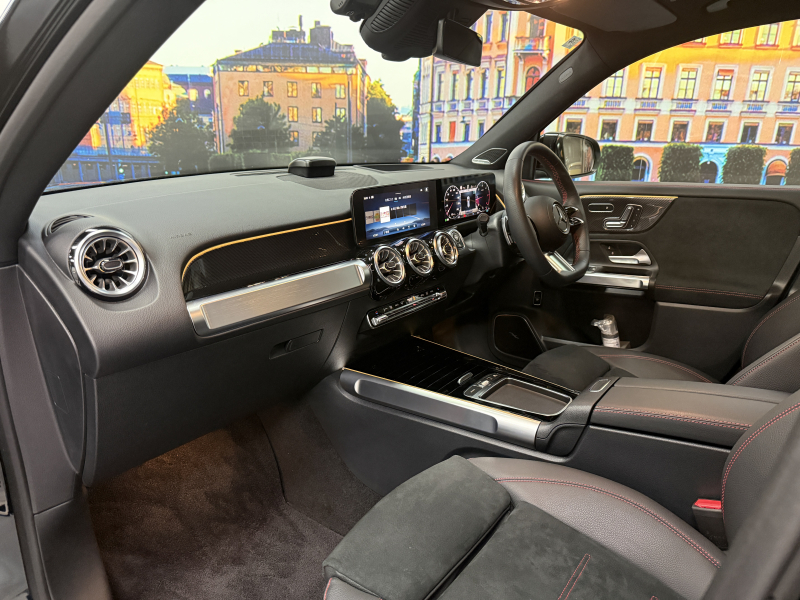 メルセデスベンツ GLB 200d 4MATIC AMGラインPKG 4WD 中古車