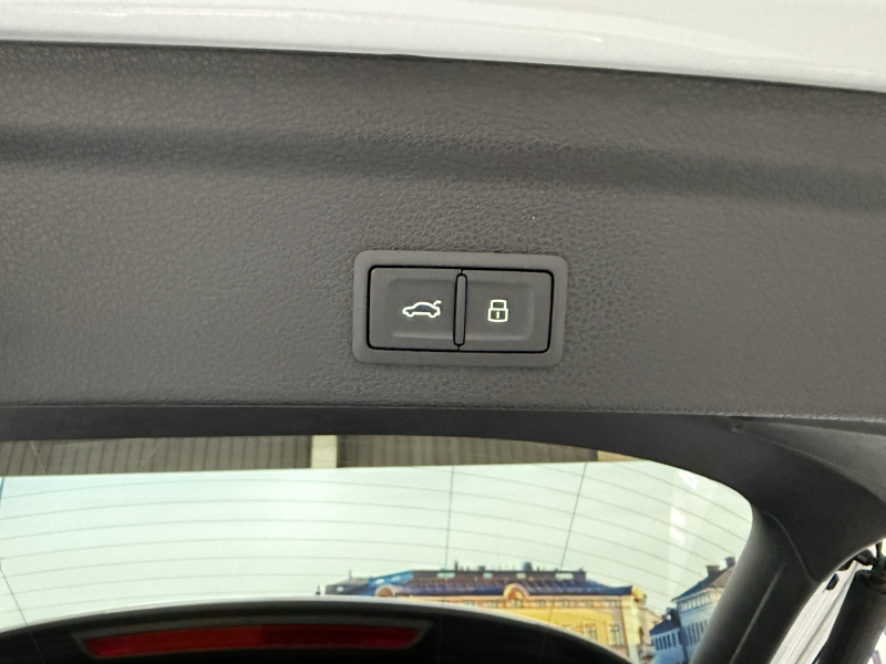 アウディ Q3 スポーツバック ダイナミック エディション 中古車