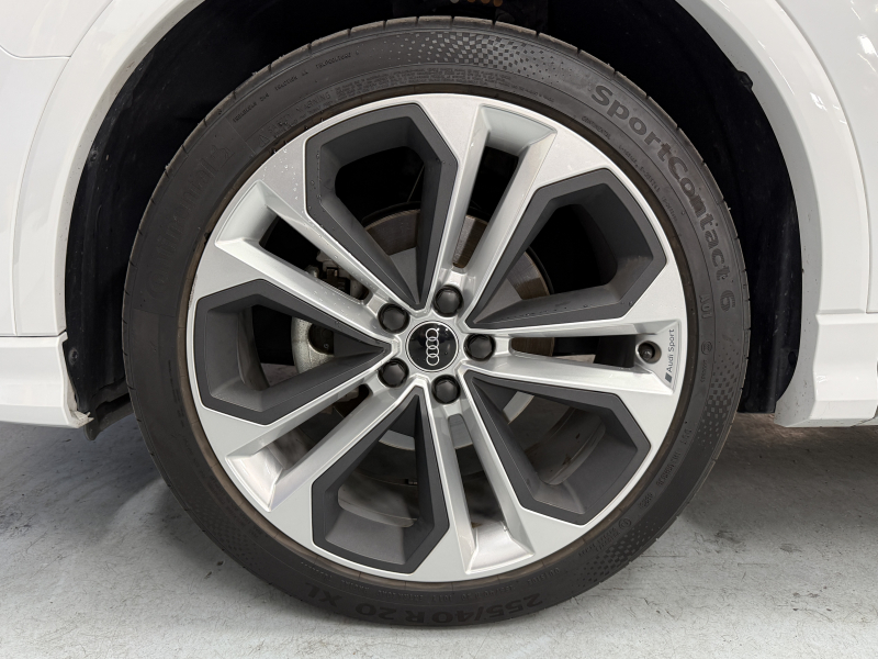 アウディ Q3 スポーツバック ダイナミック エディション 中古車