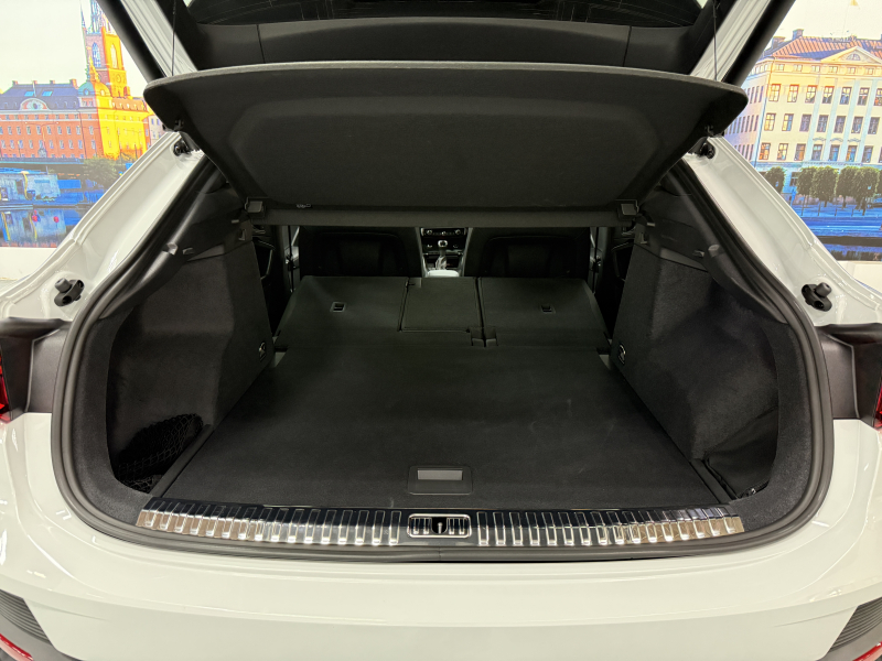 アウディ Q3 スポーツバック ダイナミック エディション 中古車