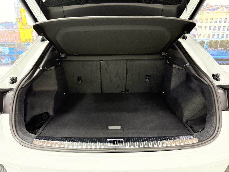 アウディ Q3 スポーツバック ダイナミック エディション 中古車