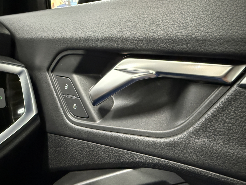 アウディ Q3 スポーツバック ダイナミック エディション 中古車