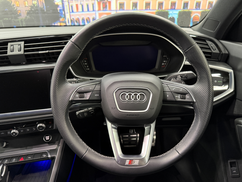 アウディ Q3 スポーツバック ダイナミック エディション 中古車