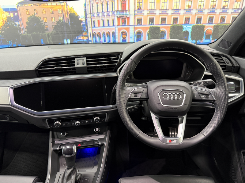 アウディ Q3 スポーツバック ダイナミック エディション 中古車