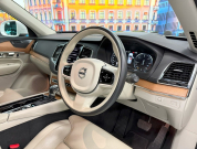 ボルボ XC90 D5 AWD インスクリプション 4WD　ハーマン/運転支援/白革/ACC/HUD/後期/禁煙 中古車