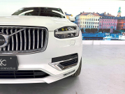 ボルボ XC90 D5 AWD インスクリプション 4WD　ハーマン/運転支援/白革/ACC/HUD/後期/禁煙 中古車