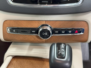 ボルボ XC90 D5 AWD インスクリプション 4WD　ハーマン/運転支援/白革/ACC/HUD/後期/禁煙 中古車