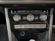 フォルクスワーゲン ゴルフトゥーラン TSIコンフォートライン　LED/ACC/純正ナビ/ETC/バックカメラ/クルコン/ワンオーナー 中古車