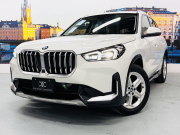 BMW X1 xドライブ20d xラインDCT 4WD　サンルーフ/黒レザー/ACC/ヘッドアップディスプレイ/ シートヒーター/電動シート/ 18インチAW/電動テールゲート /全周囲カメラ/ETC 中古車