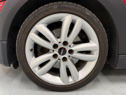 MINI(ミニ) ミニ クーパーS 5ドア　JCWパッケージ/純正ナビ/バックカメラ/パドルシフト/オートライト/オートエアコン/HUD/フォグライト/純正17インチAW/本革ステアリング 中古車