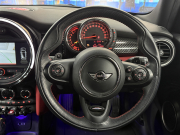 MINI(ミニ) ミニ クーパーS 5ドア　JCWパッケージ/純正ナビ/バックカメラ/パドルシフト/オートライト/オートエアコン/HUD/フォグライト/純正17インチAW/本革ステアリング 中古車