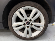 MINI(ミニ) ミニ クーパーS 5ドア　JCWパッケージ/純正ナビ/バックカメラ/パドルシフト/オートライト/オートエアコン/HUD/フォグライト/純正17インチAW/本革ステアリング 中古車