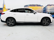 メルセデスベンツ GLCクーペ GLCクーペ220d 4MATIC(ISG)AMG-L MP202401　サンルーフ/レザーエクスクルーシブパッケージ/ブルメスター/AMGラインパッケージ/AppleCarPlay/ヘッドアップディスプレイ/アダプティブクルーズコントロール/ブラインドスポットモニタ/シートヒーター/パワーシート 中古車