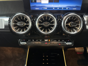 メルセデスベンツ GLB 200d 4MATIC AMGラインPKG 4WD 中古車